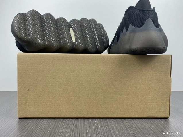 400 ADIDAS YEEZY H68032 0812